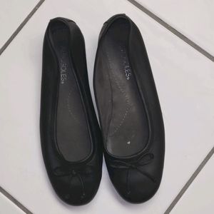 Ladies size 8 Aerosols Ballet Slippers